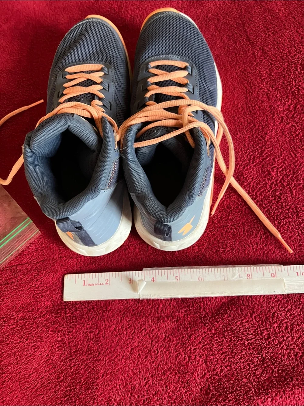 Under Armour Men’s size 6.5 Y navy and Orange High-Top Athletic Trainers